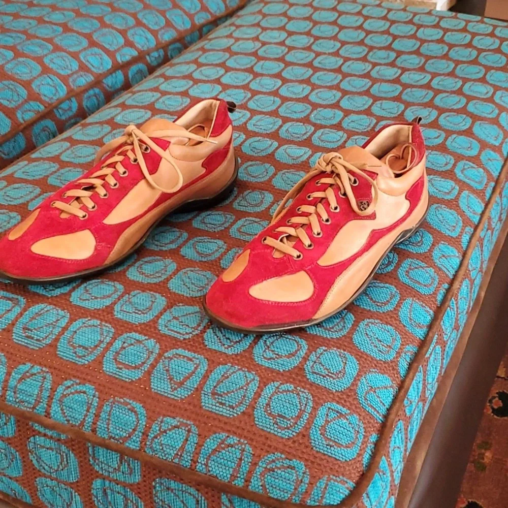 Stylish Red and Tan Men's Sneakers - Picture 16 of 16